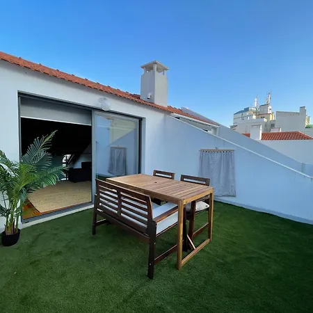 Cosy Loft In Cristo Rei ألمادا