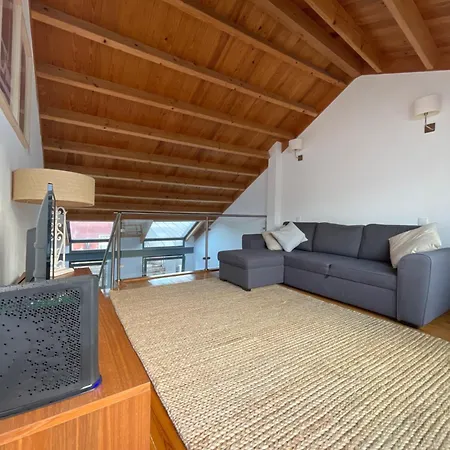 شقة Cosy Loft In Cristo Rei ألمادا